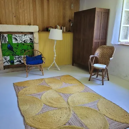 Petite Ferme En Pierre Restauree Pres De Perigueux *